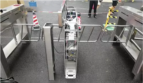 花山人行通道摆闸安装详细步骤